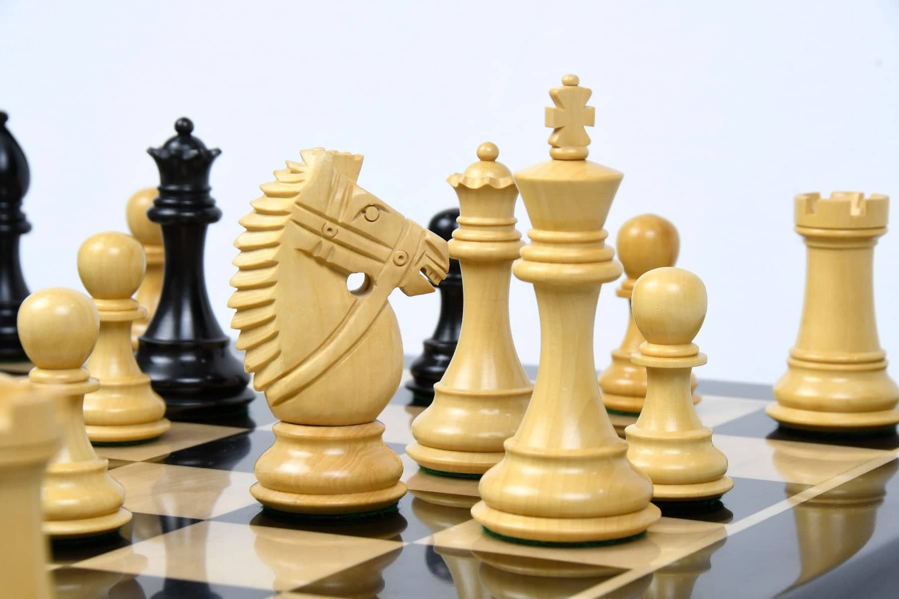 Indisches Schachspiel aus Holz Des Königs Schachbretter