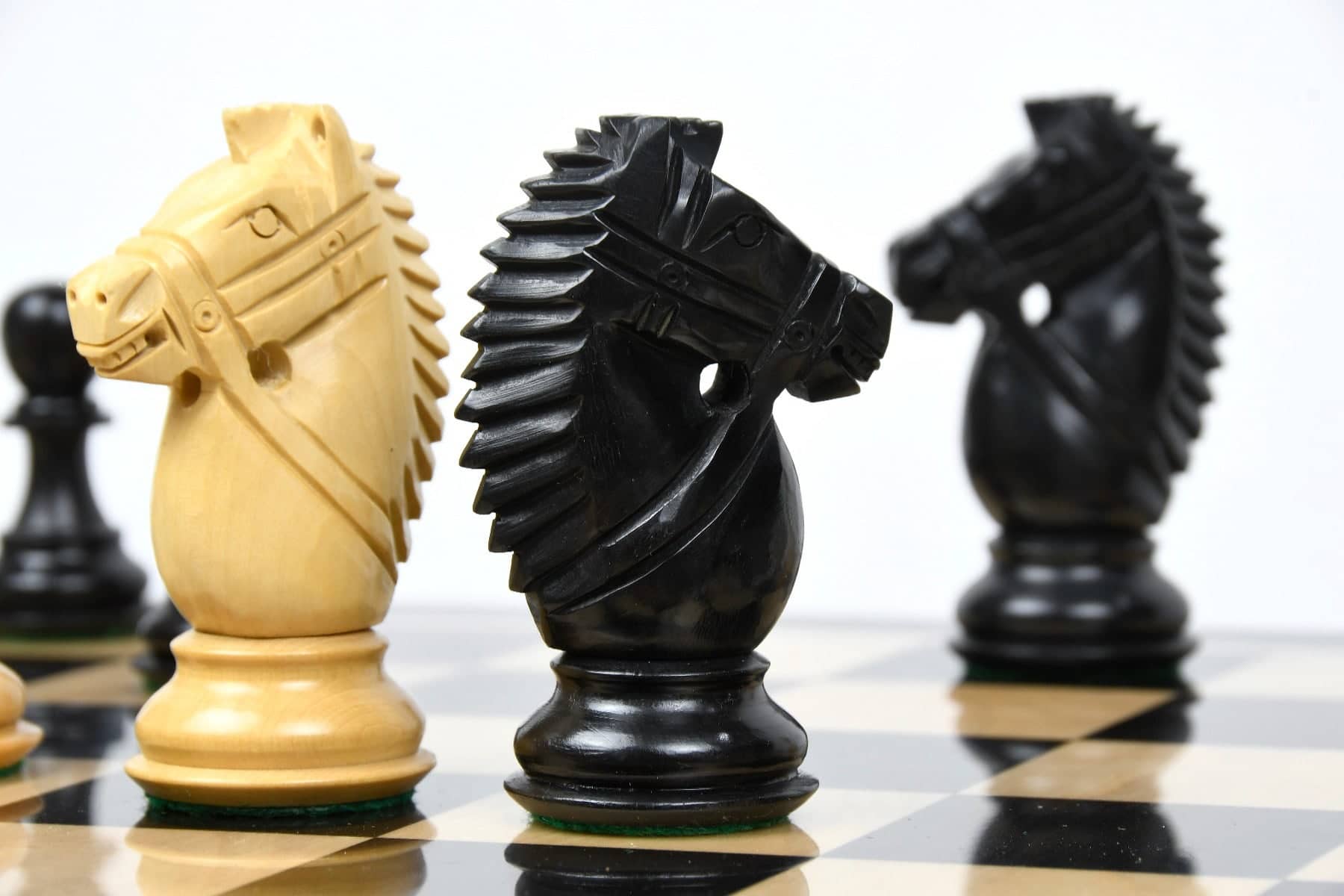 Indisches Schachspiel aus Holz Des Königs Schachbretter