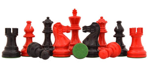 Schwarze Schachfiguren aus holz spiele