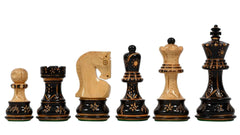 Schachfiguren <br>aus verbranntem Holz