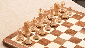 Ursprüngliche Schachfiguren aus holz