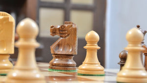 Schachfiguren holz handgeschnitzt reiter