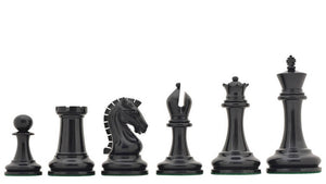 Schachfiguren <br>aus altem Holz