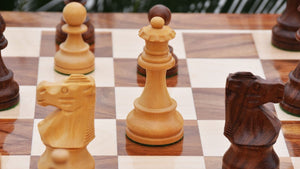 Lardy Schachfiguren spiele