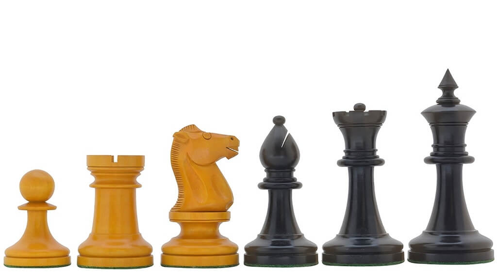 klassische-schachfiguren aus holz