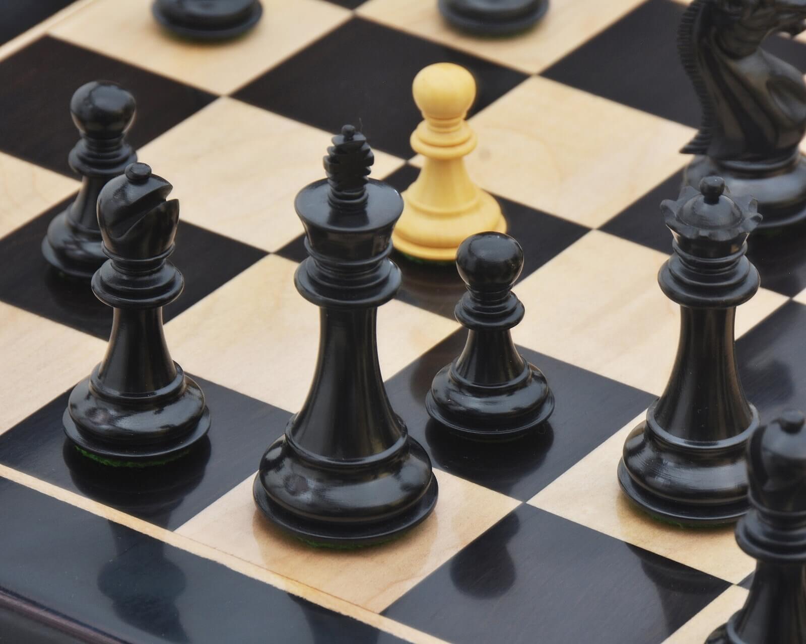 Vintage-Schachfiguren spiele