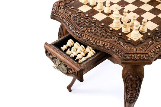 schachtisch mit schachfiguren innendekoration 